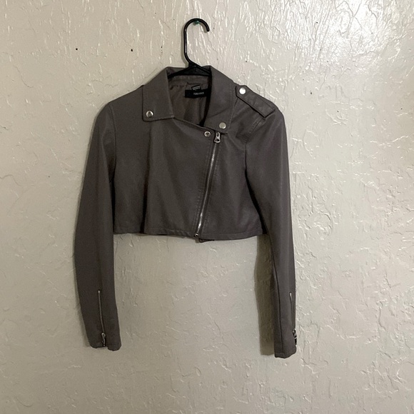 This is a small in woman’s real leather crop jacket Brand is forever 21 - Picture 1 of 6